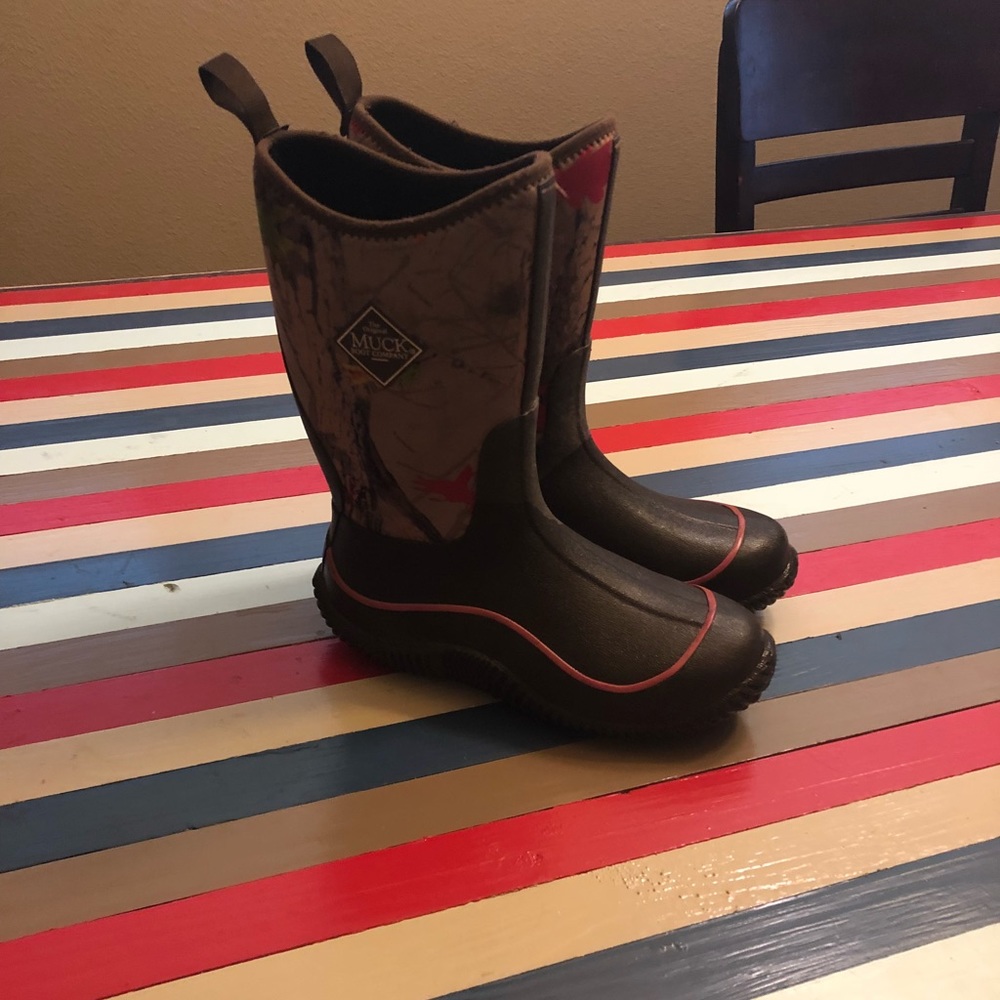 Girls muck boots
